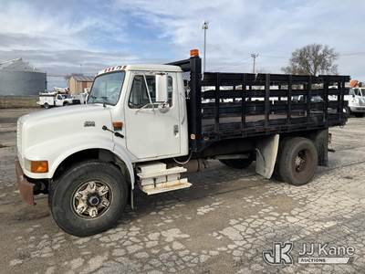 2001 International 4700 Flatbed Truck