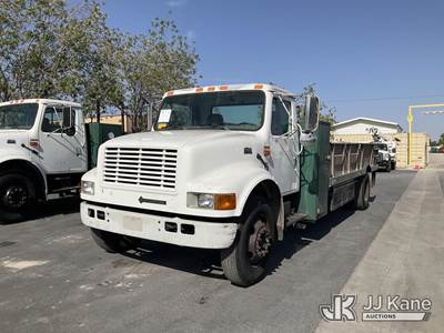 2001 International 4700 Flatbed Truck