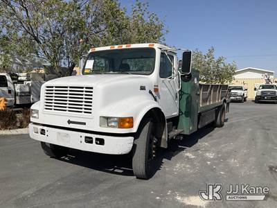 2001 International 4700 Flatbed Truck