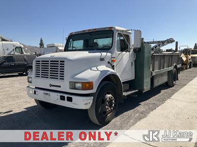 2001 International 4700 Flatbed Truck
