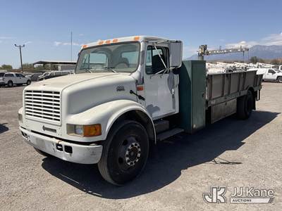 2001 International 4700 Flatbed Truck
