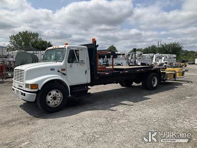 2000 International 4700 Flatbed/Attenuator Truck