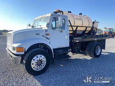 1997 International 4700 Flatbed Truck