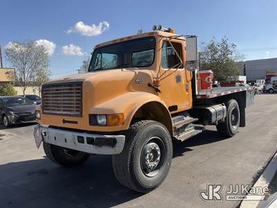 2001 International 4800 Flatbed Truck