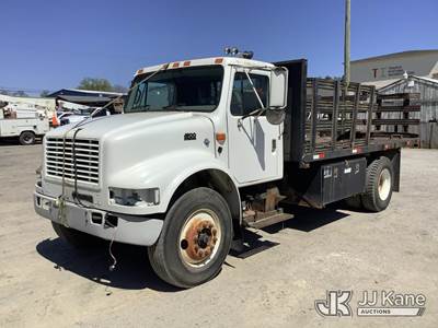 2000 International 4900 Flatbed/Stake Truck