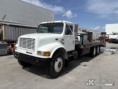 1998 International 4900 Flatbed Truck
