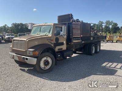 1999 International 4900 T/A Flatbed Truck