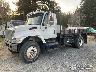 2004 International 7400 Flatbed Truck