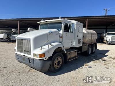 International 9200 Flatbed Truck