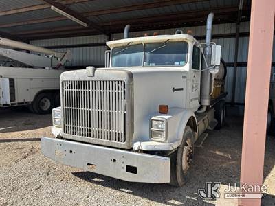 1989 International 9300 T/A Flatbed Truck