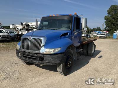 2005 International DuraStar 4300 Flatbed Truck