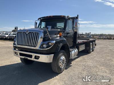 International WorkStar 7600 Flatbed Truck