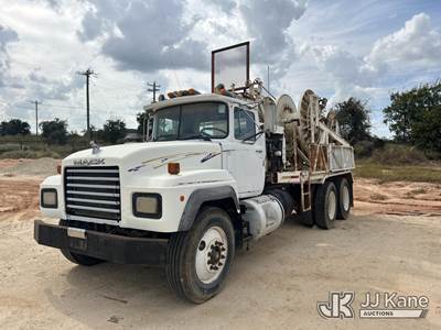 1991 Mack RD600 Flatbed Reel Truck