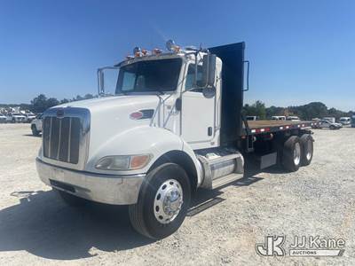 2007 Peterbilt 335 Flatbed Truck