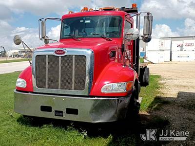 2022 Peterbilt 337 Flatbed Truck