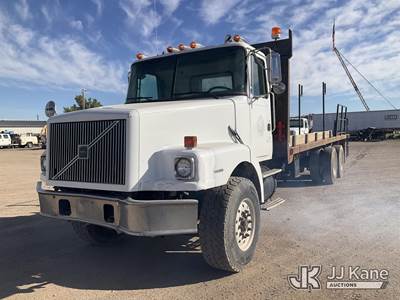 1999 Volvo WG T/A Flatbed Truck