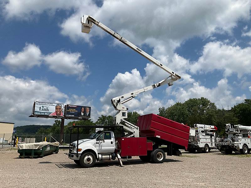 2013 Versalift VO270E, 75 ft, OverCenter Elevator Bucket Truck For Sale, 30,646 Miles Smock