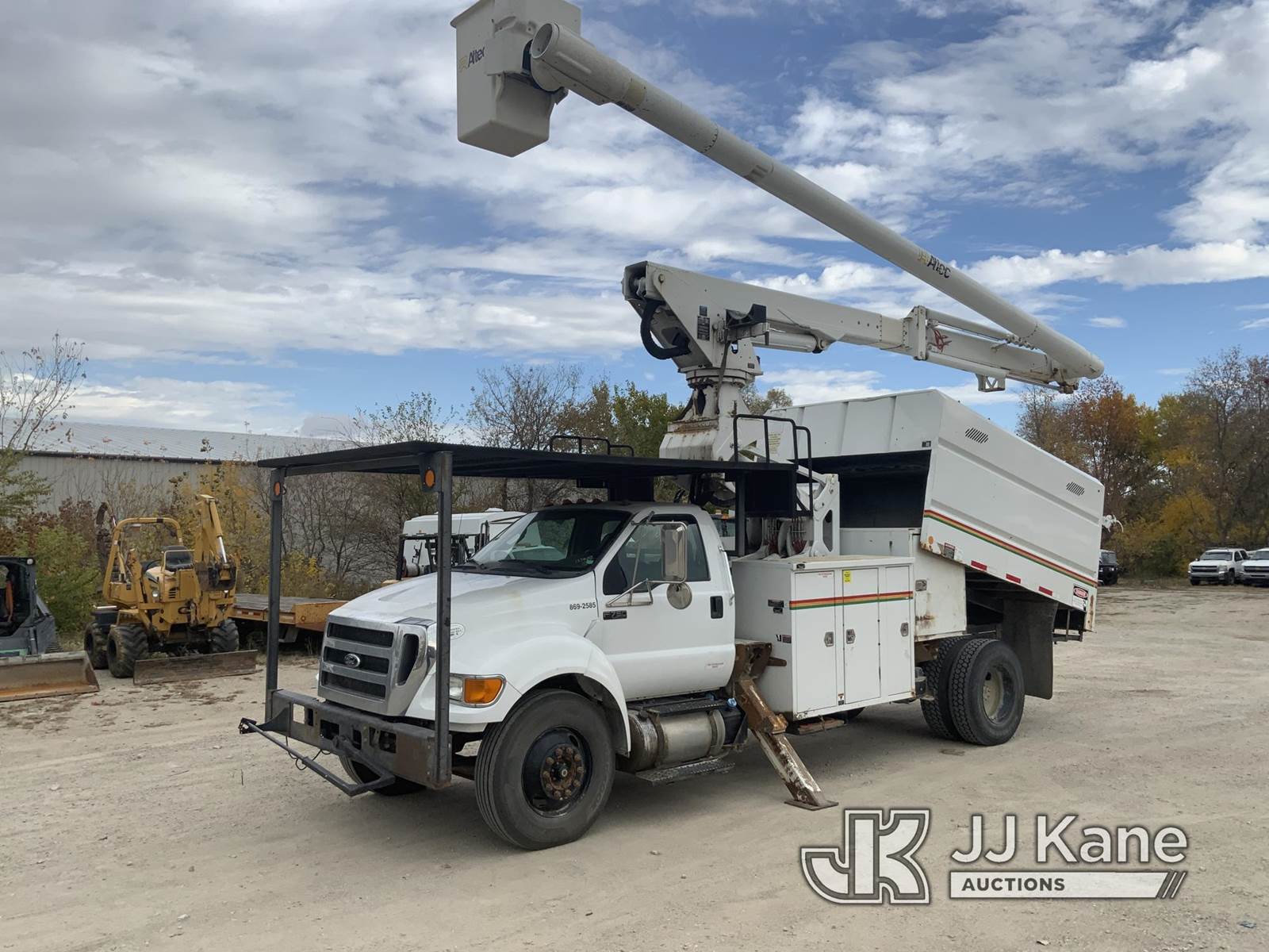 2012 Altec LR760E70, 75 ft, OverCenter Elevator Bucket Truck For Sale, 109,090 Miles Des