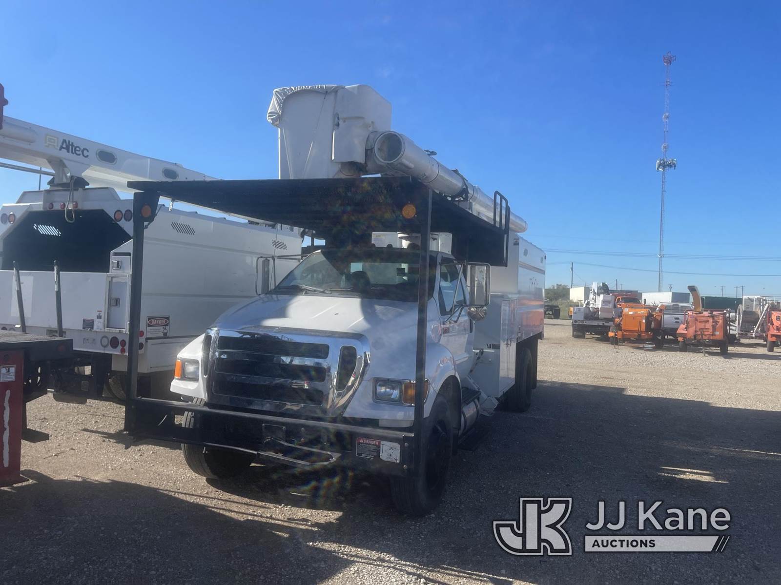 2013 Altec LR756, 61 ft, OverCenter Bucket Truck For Sale Waxahachie, TX WT720