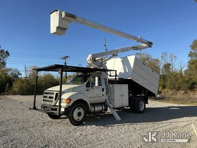 HiRanger XT55, 60 ft, Over-Center Bucket Truck