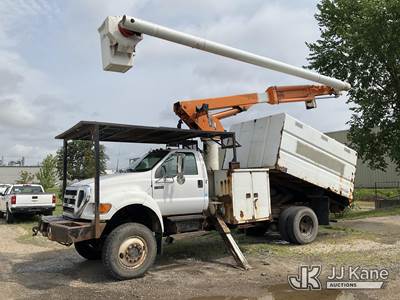Altec LRV55, 60 ft, Over-Center Bucket Truck