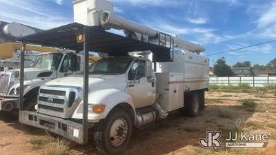 Altec LR756, 61 ft, Over-Center Bucket Truck