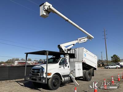 Altec LR756, 61 ft, Over-Center Bucket Truck