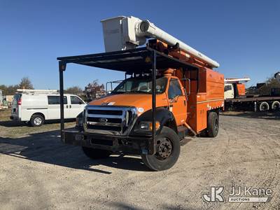 Altec LRV55, 60 ft, Over-Center Bucket Truck