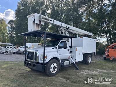 Versalift V0-260-REV-03, 65 ft, Over-Center Bucket Truck