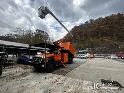 Altec LRV55, 60 ft, Over-Center Bucket Truck
