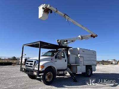 Altec LRV-55, 60 ft, Over-Center Bucket Truck