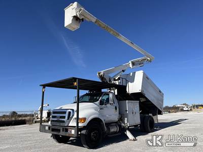 ALTEC LR756, 61 ft, Over-Center Bucket Truck