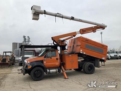 Altec LR756, 60 ft, Over-Center Bucket Truck