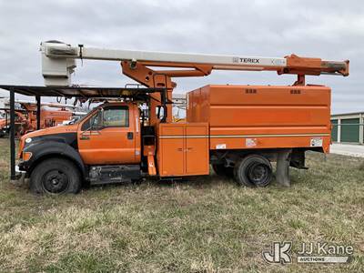 Terex XT55, 60 ft, Over-Center Bucket Truck