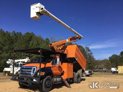 Altec LR7-56, 61 ft, Over-Center Bucket Truck