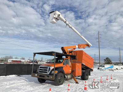 Altec LR756, 61 ft, Over-Center Bucket Truck
