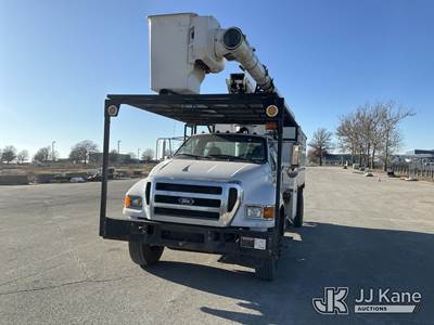 Altec LRV-56, 61 ft, Over-Center Bucket Truck