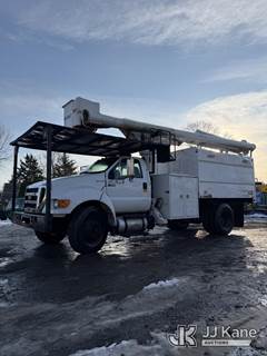 Altec LR756, 61 ft, Over-Center Bucket Truck