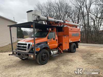 Altec LRV-56, 61 ft, Over-Center Bucket Truck