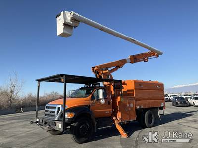 Altec LRV55, 60 ft, Over Center Bucket Truck