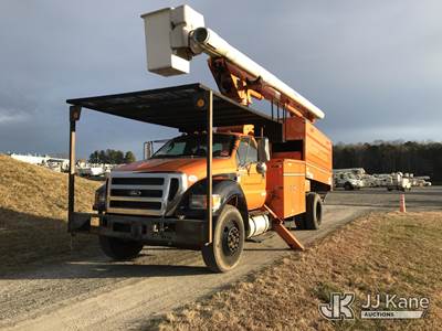 Altec LR760E70, 75 ft, Over-Center Elevator Bucket Truck
