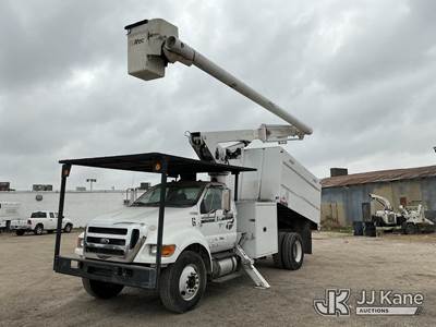 Altec LRV-56, 61 ft, Over-Center Bucket Truck