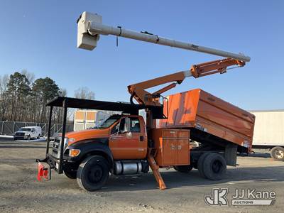 Altec LR756, 61 ft, Over-Center Bucket Truck