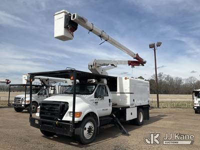 HiRanger XT55, 60 ft, Over-Center Bucket Truck