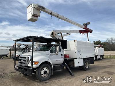 HiRanger XT55, 60 ft, Over-Center Bucket Truck