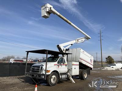 Altec LR756, 61 ft, Over-Center Bucket Truck