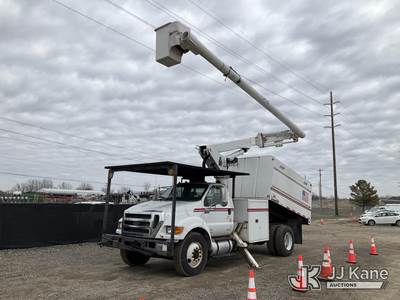 Altec LR756, 61 ft, Over-Center Bucket Truck