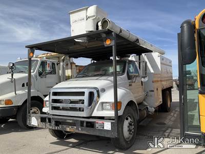 Altec LR756, 61 ft, Over-Center Bucket Truck