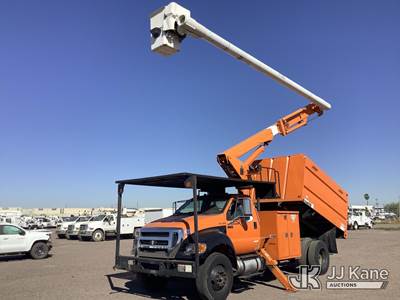 Altec LR756, 60 ft, Over-Center Bucket Truck