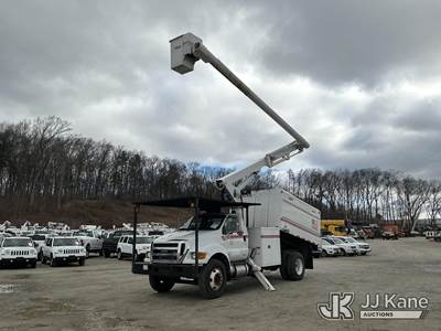 Altec LR756, 61 ft, Over-Center Bucket Truck